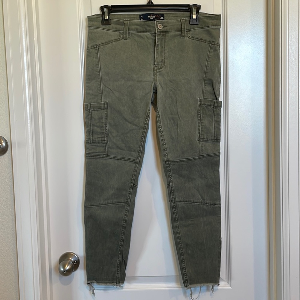 Hollister Stretchy Cargo Crops